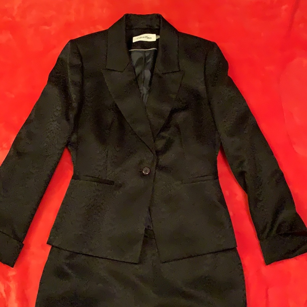 Two piece suit, Calvin Klein, SZ 4, Black